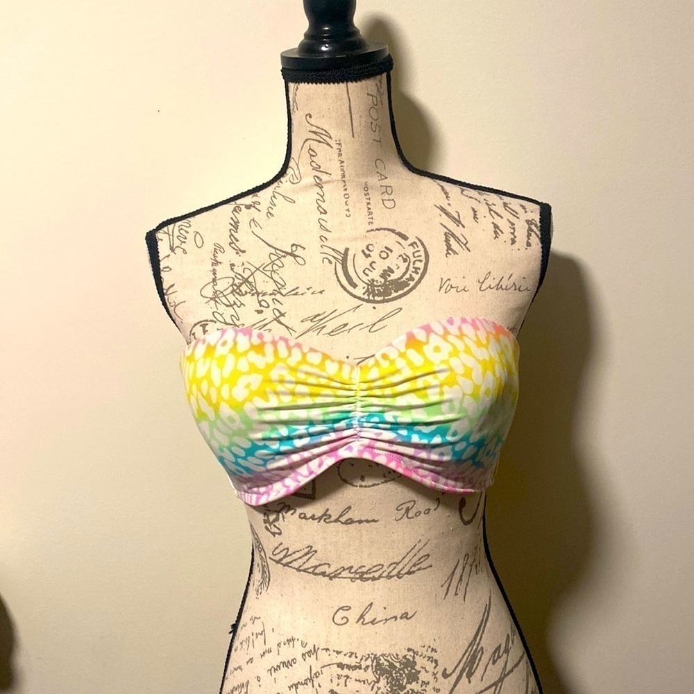 5/$20 Victoria’s Secret swim Top 36D